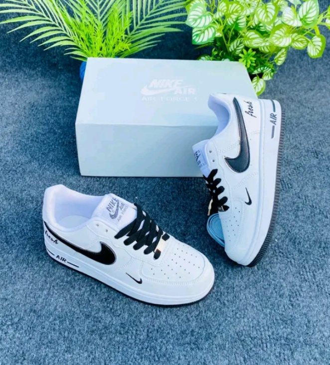 Nike Air Force 1 ✓ . Black on White.