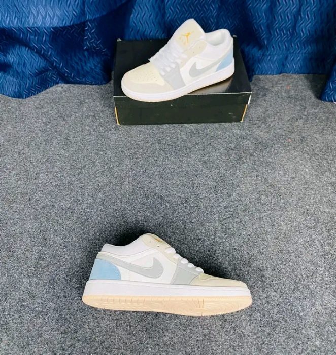 Air Jordan 1 low.