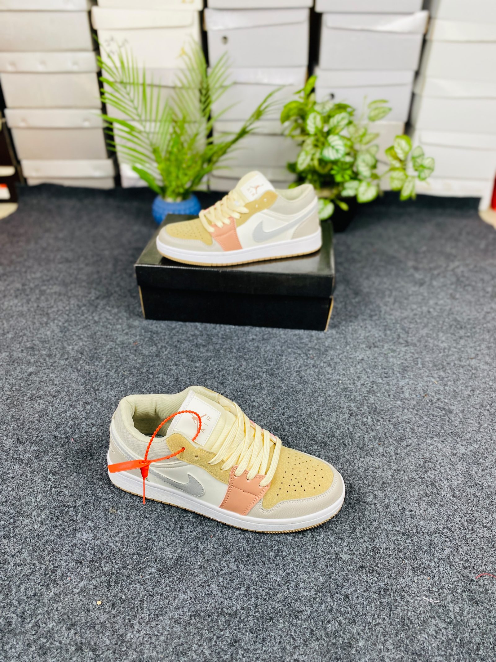 Air Jordan 1 Low Style – Cream / Grey / Peach