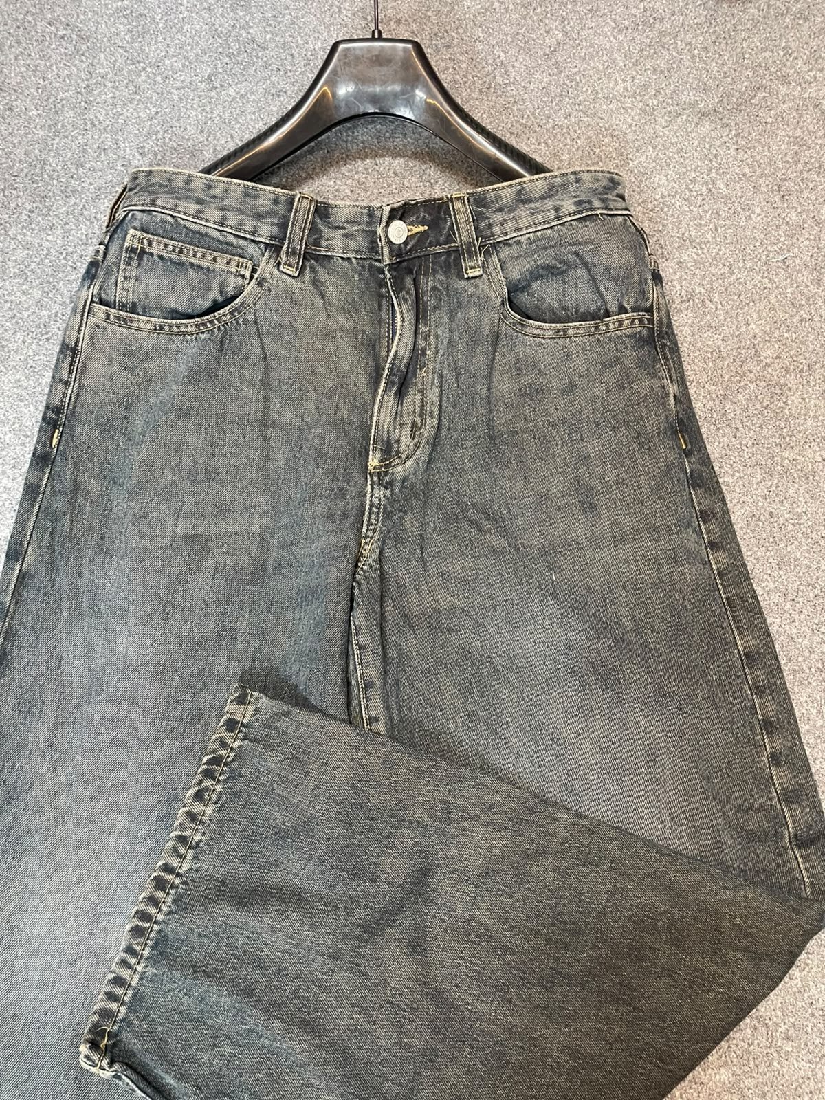 Baggy jeans ( dark jeans )