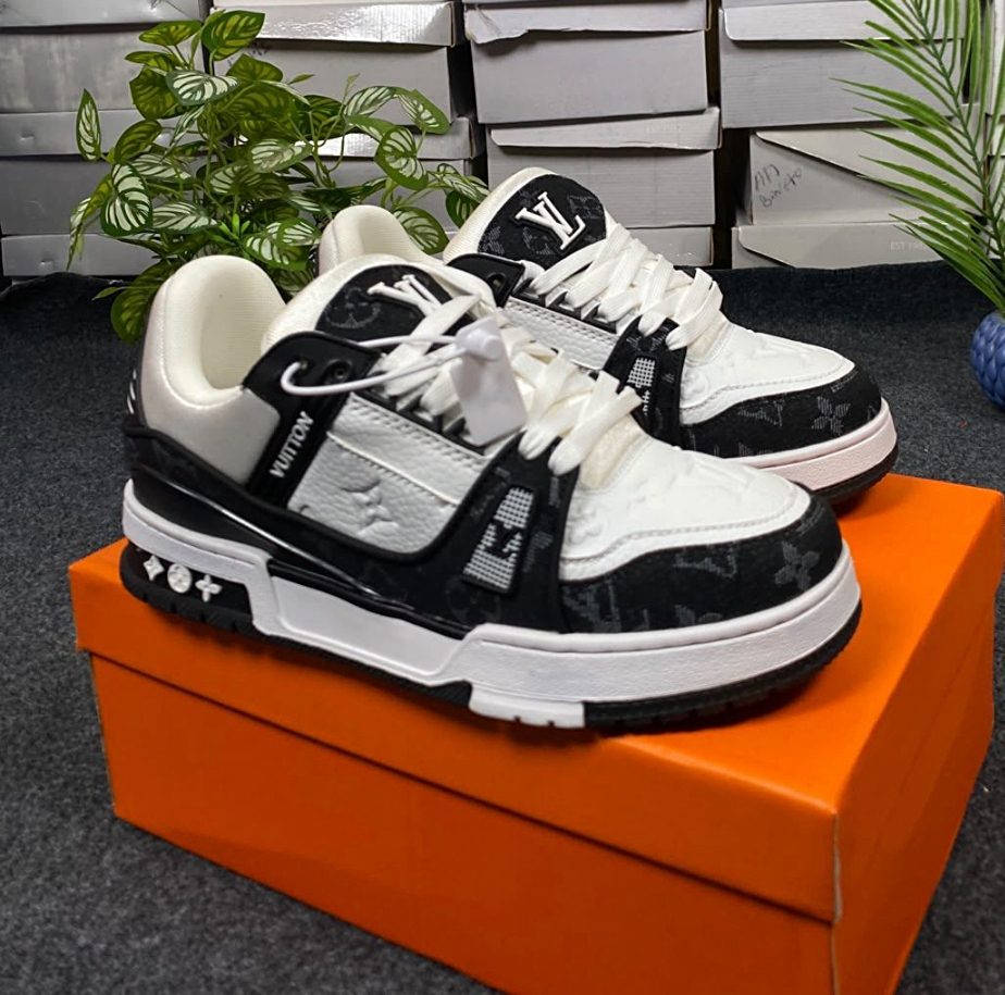 Louis Vuitton – Black & White 🖤🤍
